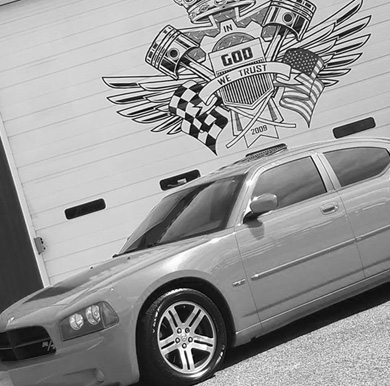 Classic car in front of GeorgiaLina Automotive garage